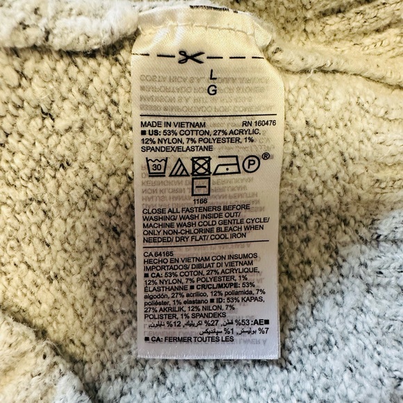 2/$40 Old Navy Women’s Light Gray Zip-Up Sweater - Picture 6 of 6